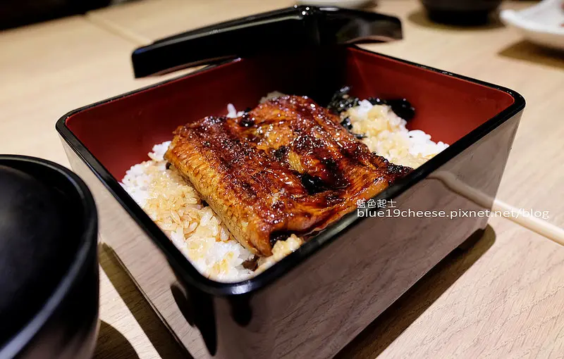 【台中西屯】劍持屋-北台灣排隊名店鰻魚飯進軍台中.覺得平日午間限定比較划算.比較推薦點蒲燒鰻魚飯.台中新光三越9F
