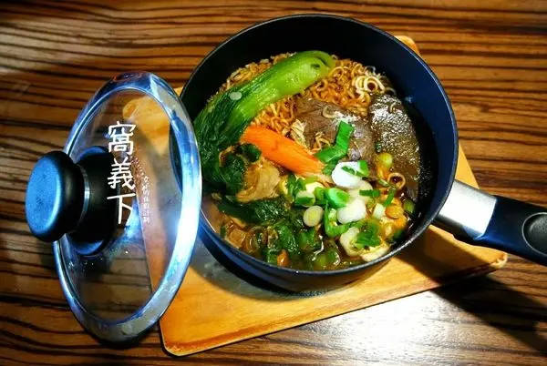 窩義下義式廚坊Nido Sotta，平價樸實的義式料理、超特別主廚套餐「麻辣麵」非常值得一試 |新莊|丹鳳站▲女子的休假計劃▼