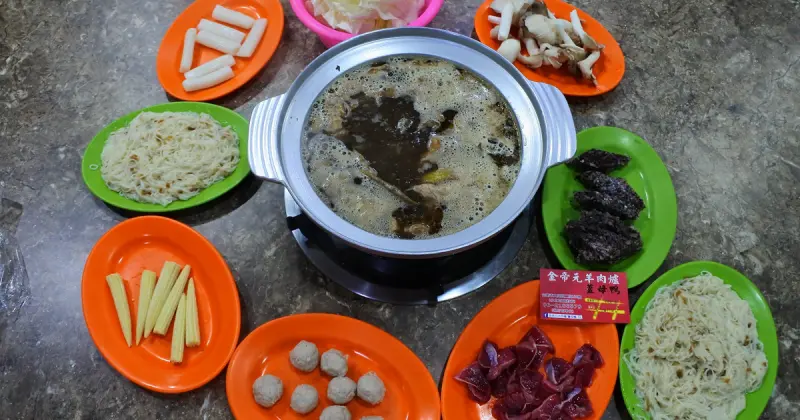 台南東區【金帝元薑母鴨羊肉爐】禽獸鍋一次滿足冬天必吃溫補鍋.薑母鴨溫潤嫩嚼肉多大塊.鴨肉丸鴨米血口感讚／大林國宅／大東夜市