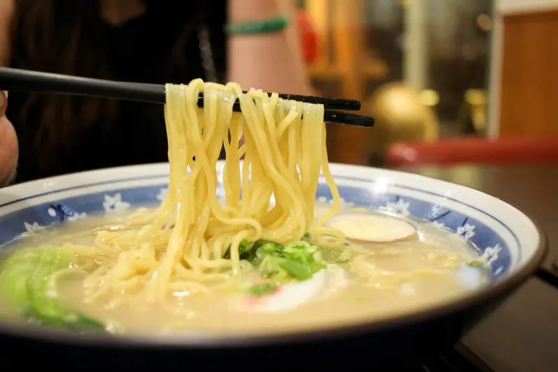 [高雄美食]捷運三多商圈博多拉麵~大遠百百貨公司美食街~
