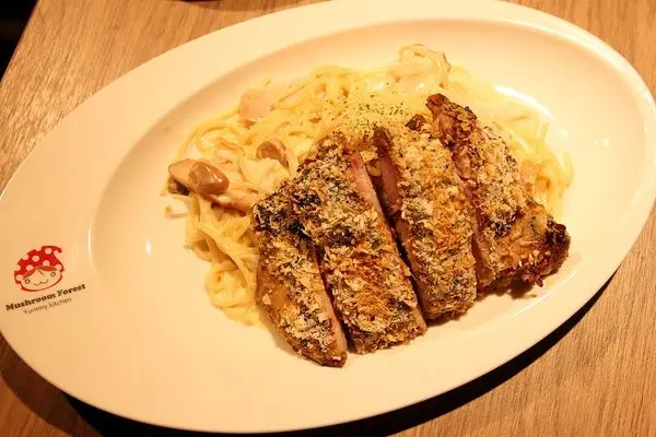 【蘑菇森林義大利麵坊】感受氣氛就好