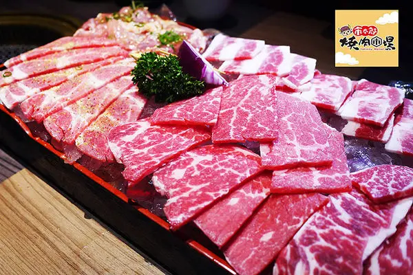◆台中美食【市太郎燒肉市場】大口燒肉大口滿足！台中第一家串燒居酒屋。芭蕾城市渡假旅店一泊二食專案。朝馬商圈。秋紅谷周邊美食