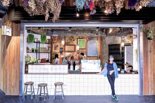 台南咖啡 X 花樓 follow coffee X 拐個彎遇見春暖花意