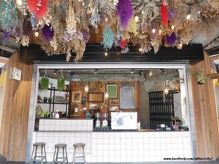 台南 中西區 花花世界有點欠拍!!少女們快揪姊妹喝咖啡了啦~花樓FOLLOW COFFEE