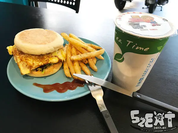 台中南屯美食素食早餐》填飽胃蔬食菜單價位大公開！超人氣在地人都愛的蔬食早午餐~台中南屯老街必吃美食小吃餐廳推薦。