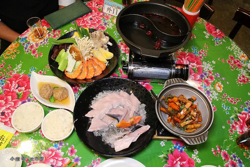 [南投鹿谷溪頭] 妖怪村主題餐廳(妖怪小學堂):暖胃暖心的鱘龍魚火鍋套餐,運用在地食材的新鮮美味:醬筍獅子頭.三杯香芋黃金磚~
