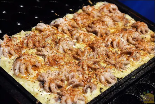 台中萬惡宵夜美食。初堂燒。顛覆傳統的章魚燒，一整隻大章魚加上爆量起司，視覺味覺超驚喜!@sunny吃喝遊樂