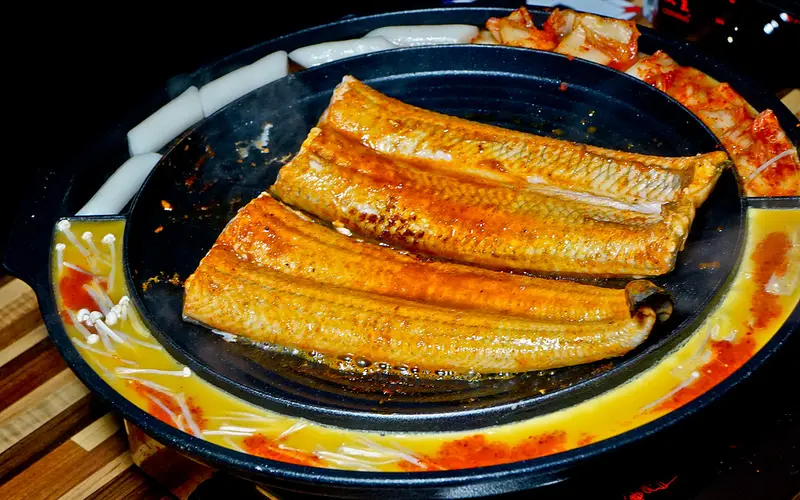 大口吃又香又酥的韓式烤鰻魚!! 韓棒·金大한식당•K-bob•장어구이•韓式烤鰻魚•平價韓食,忠孝敦化/韓式料理