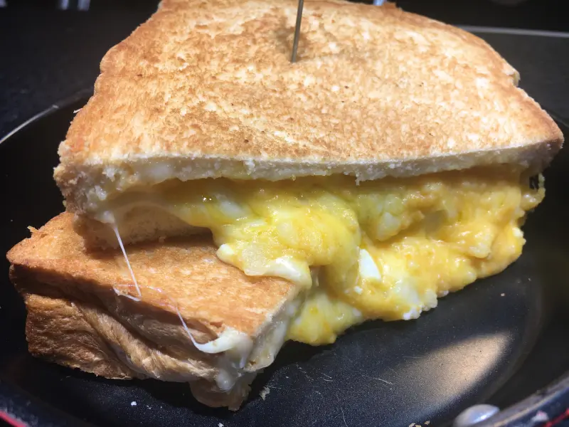 ［台北食記］萬華區Moni日初⚫️銷魂熔岩起司奶油慢煎土司⚫️香濃爆表