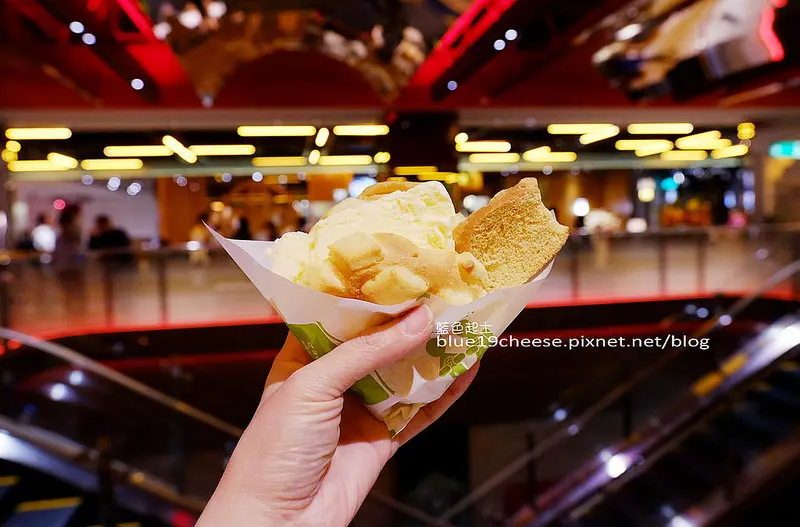 【台中西屯】世界第二好吃的現烤冰淇淋菠蘿麵包台中新光三越店-中部獨家.日本金澤人氣菠蘿包.現點現烤.台中新光三越10F  