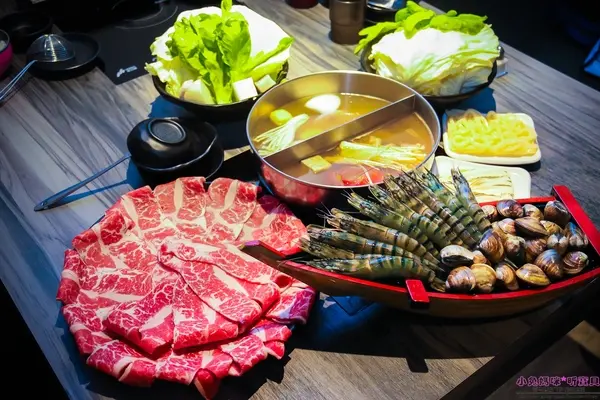 【新莊火鍋】☼湯正黑潮涮涮☼安格斯牛小排(prime)18盎司、海鮮大而新鮮，食材講究，海陸全包一次滿足！♥♥              