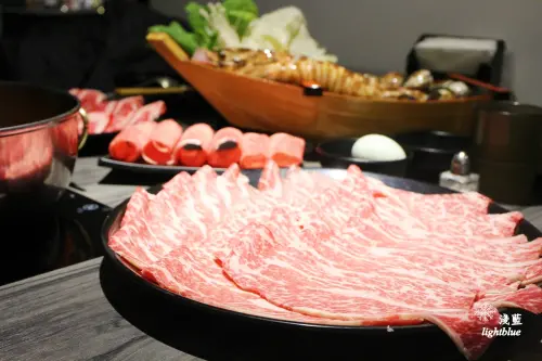 [ 新莊美食 ] 淺藍 × 湯正黑潮涮涮鍋～肉品海鮮都新鮮夠份量的新莊火鍋