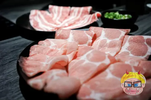 湯正黑潮涮涮鍋X魔王 新北新莊區 超澎湃海鮮鍋物 新莊火鍋推薦 臨近新莊體育館 大份量肉品 捷運新莊站 內文有店家資訊與菜單