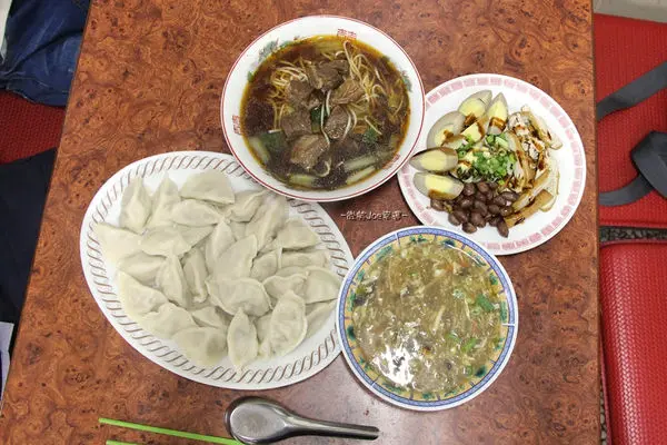 老地方牛肉麵，烏日在地人推薦的美食好味道，來了五次終於讓我買到最後一碗酸辣湯了!!