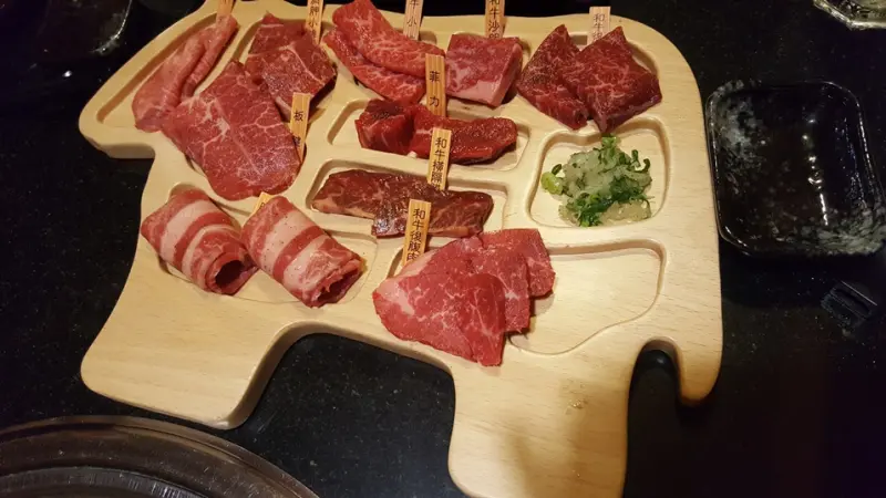 食尚期貨小咪 ♥ 【台北松江南京站美食○京東燒肉專門店｜一頭牛全牛套餐超無敵、推薦台北好吃燒肉店採每日限量六份、鮮嫩的牛肉真的好棒棒、連玉米筍都好吃 】