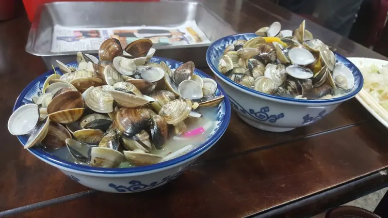 食尚期貨小咪 ♥ 【桃園內壢區。好滋味海鮮麵館｜超大份量蛤蜊海鮮麵、據說有八十顆蛤蜊的海鮮拉麵  極度誇張海鮮湯，號稱蛤蜊界的101 CP值超高】