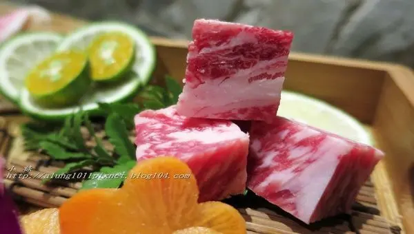 囲炉裏(いろり)烤正宗澳洲和牛       ..台中締藏和牛燒肉             