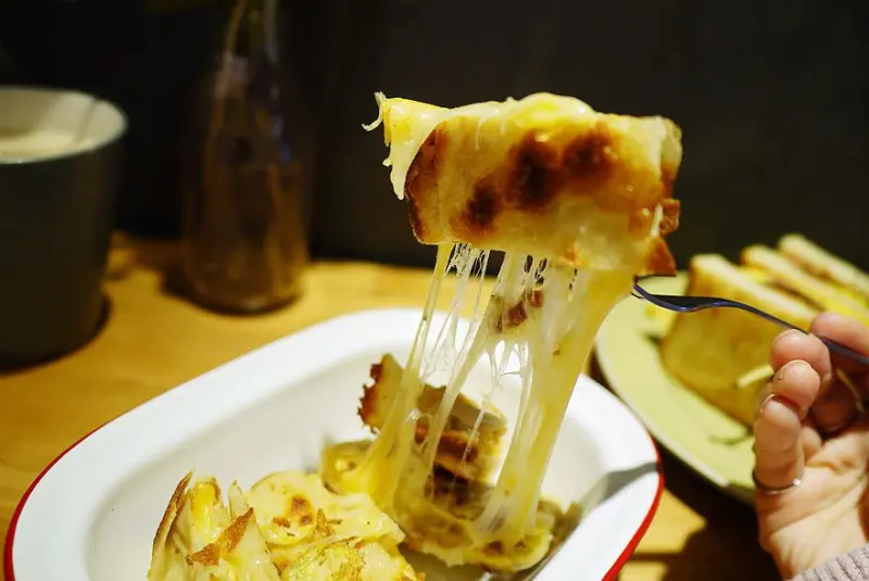 【台北】中正 早澤 鐵板肉蛋吐司‧酥脆的牽絲泥濘蛋餅‧工業風的早餐店