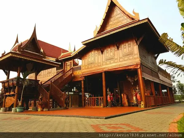 屏東<高腳屋泰國南洋風>免出國就讓你來到這有置身在泰國的錯覺喔!餐點分量讓人驚訝連連啊!