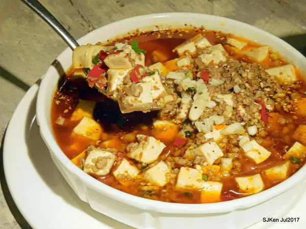 傳承‧融匯‧開創新世代的眷村菜「南村私廚‧小酒棧」--- 全新推出每週五午餐限定，五菜一湯精緻經典「梅花餐」，私廚料理東西方美酒佳餚在此曼妙相遇!