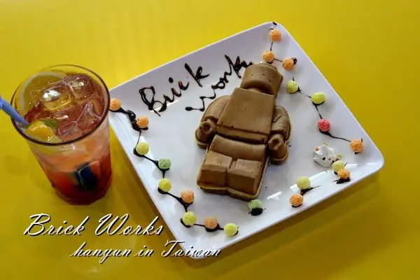 [高雄/草衙道]Brick Works樂高積木主題餐廳(高雄店) 人偶造型鬆餅×草莓泡泡飲×積木布朗尼 LEGO