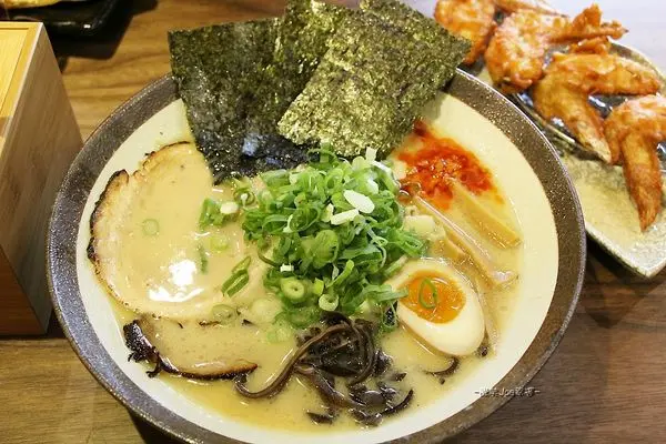 同拉麵，半夜肚子餓的首選推薦，深夜食堂在這兒等著您來拜訪。