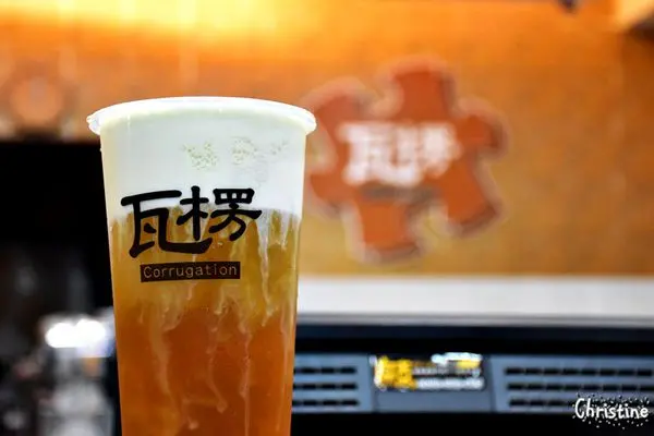 【台中。美食】西屯 / 瓦楞，特色飲品，讓人難以忘懷的滋味，岩鹽奶蓋系列，順口鹹味和茶香的好組合