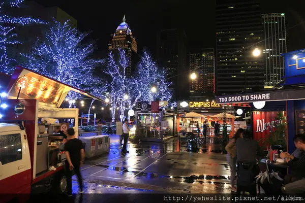 COMMUNE A7貨櫃市集- 跟著拿鐵一起吃排隊人潮不絕的美食:烤肉麵包、雞蛋仔、The Selfish Burger