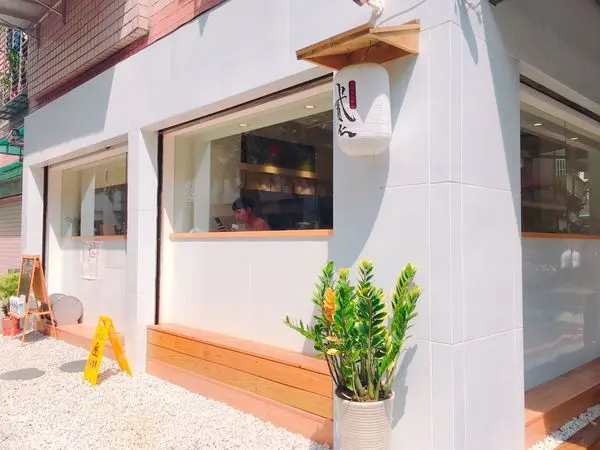 捷運三民高中站✿貳仁 炭烤吐司販売✿蘆洲 文青碳烤土司出沒 ! 除了吐司 蛋餅也推推推~ 絕對值得N訪的新北早餐店!!