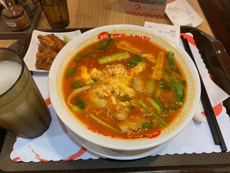 《台北❤️中山》太陽の蕃茄麵🍅，美麗華美食街的好吃拉麵，超濃郁番茄湯頭別錯過啦～