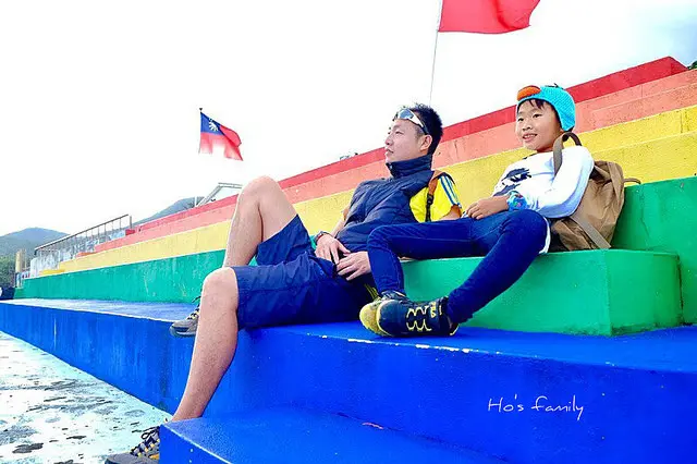 [新北景點]海角樂園特色小學！彩虹階梯X章魚特色溜滑梯 X東北角潛水勝地X露營～福連國小