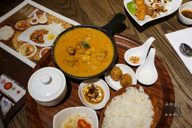 ♚食記♚台北中正 【Thaihand 右手餐廳 】 辣炒12翻打拋豬 泰式椒麻雞平方 趴泰 炒河粉 經典檸檬清蒸鱸魚 泰式套餐 平價 聚餐 台大商圈 公館 公館捷運站