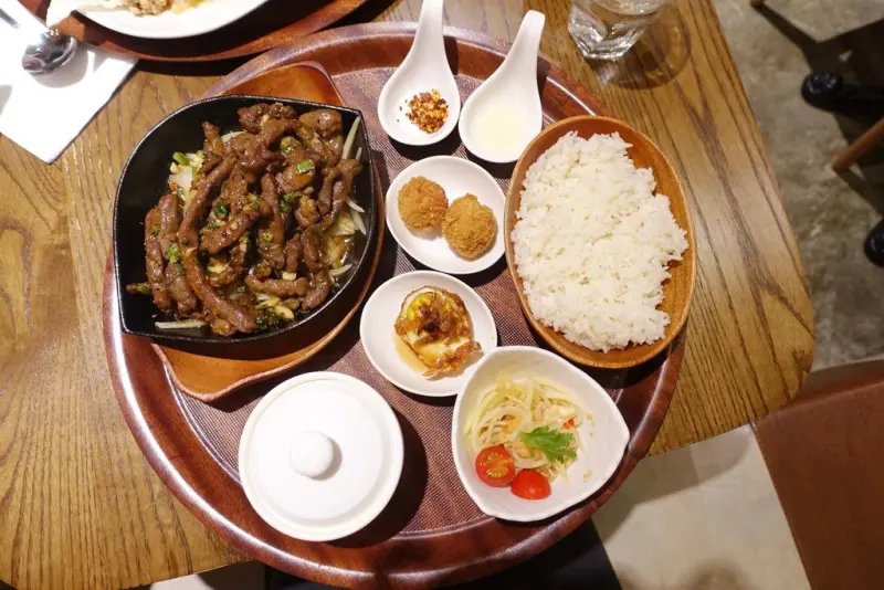 【美食】右手餐廳泰式料理，貳樓Second Flower全新品牌，創意泰式料理定食新風格，公館商圈捷運台大師大美食