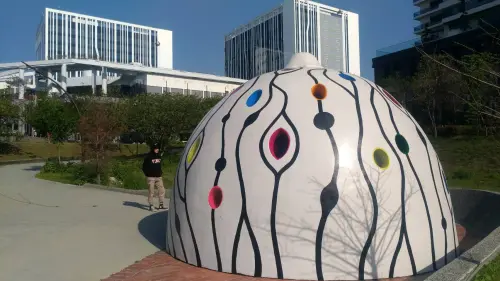 早上國美館吳炫三 下午東湖公園五七 六日的十分行程