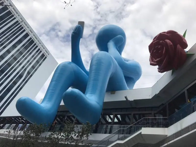 II 大里 台中軟體園區 II 沉思者看手機！熊超人看讀書！不，沉思者看電子書