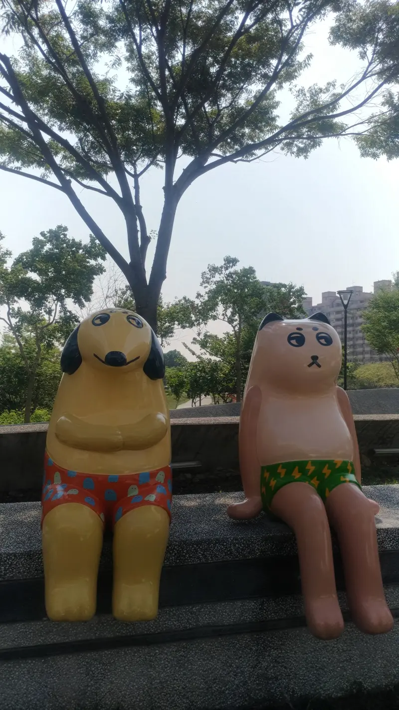 【台中新舊景點】嚇到吃手手＋樂到拍手手 在審計新村期待Dali Art藝術廣場