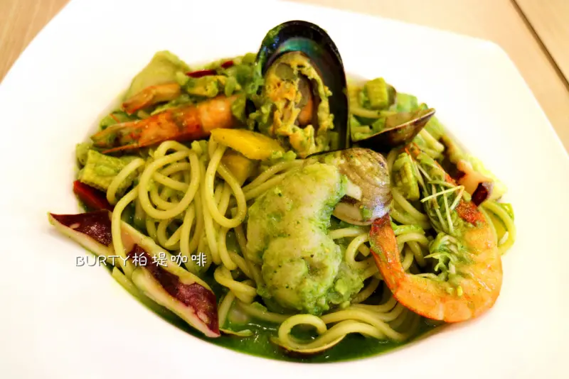 食記►桃園中壢┃Burty柏堤咖啡輕食義式料理┃中原商圈平價輕食、義式料理，三明治、燉飯、咖啡、甜點，學生最愛聚餐地點（口碑券六十二彈）