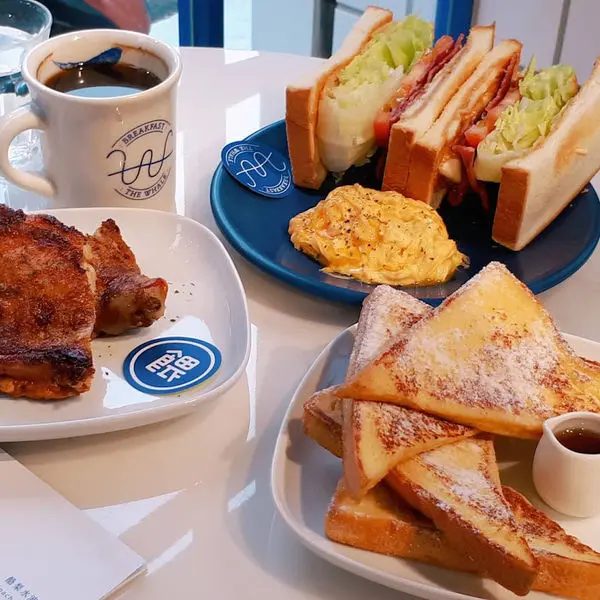 【餵我早餐 The Whale】台北超夯IG打卡早午餐/藍白色系蔚藍海洋用餐/2019最新DM分享