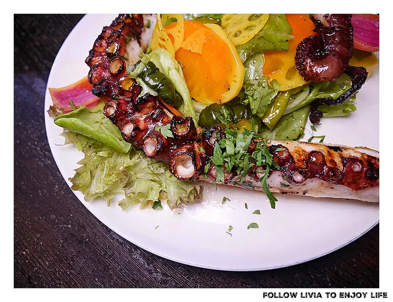 美食餐廳║新北新莊區 捷運新莊副都心站 迷路小章魚新莊店 櫻花蝦薯條必吃 墾丁名店來北部囉！❤跟著Livia享受人生❤