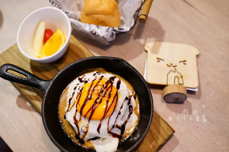 【新店早午餐】雨田+(雨田家)‧隱藏版早午餐、流淚手做漢堡排、邪惡起司│七張捷運站│新店美食│
