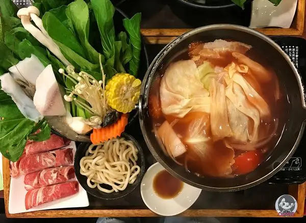 [食記/花蓮]食驛 友善無毒蔬食 鍋物與麵的料理 台灣在地小農產品 安心幸福的好滋味 在地人推薦的美味