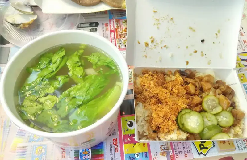 (台南。中西區美食) 國華街-無名鹹湯圓：傳承兩代的手工鹹湯圓，傳統香滋味的米糕。