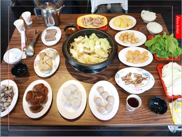 【竹北美食週記】羅東帝一石頭火鍋-竹北店，自助式火鍋超有趣，獨家口味沙茶醬好香濃！還有免費冰紅茶，平價火鍋聚餐好選擇！