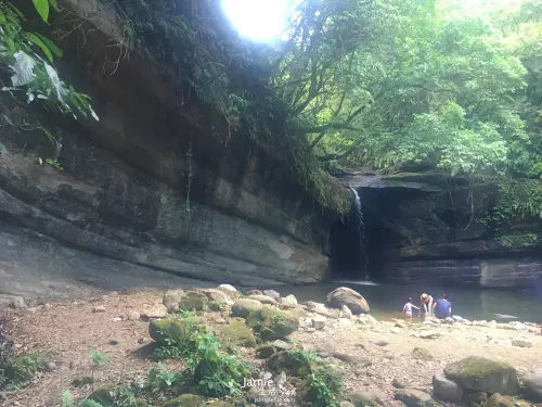  新北｜平溪慢旅 × 望古瀑布，光著腳丫、踩水踏步，在綠蔭秘境小玩片刻