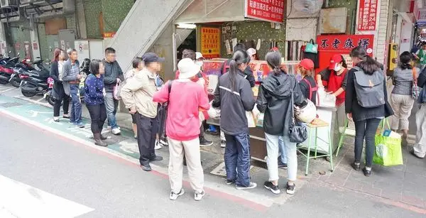 【台北美食】不老客家傳統麻糬-排隊人潮幾乎不間斷的爆強排隊美食