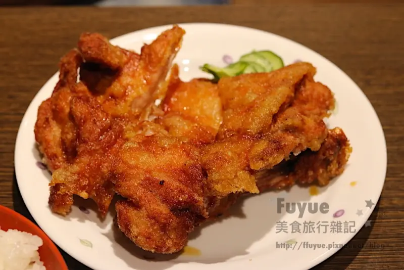 |台中中區‧食| 台中有名的超貴便當《金之園草袋飯》酥香排骨飯、雞腿飯