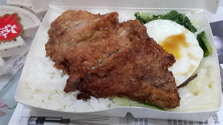 張三速食餐館(三重張三便當)，三重集美街美食，新北市三重區需要排隊才買得到的好吃排骨便當、雞腿便當