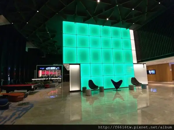 全台最時尚【台北北投雅樂軒】星級寵物戶外共餐區-跟毛小孩一起在露台看星星--Nook聚聚樂美式餐廳- Aloft Taipei Beitou