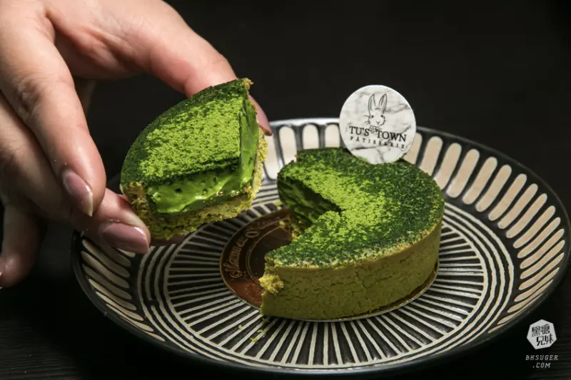 兔思糖法式甜點。一週只營業四天的抹茶聖地！還沒開門就搶先排隊的超熱門甜點