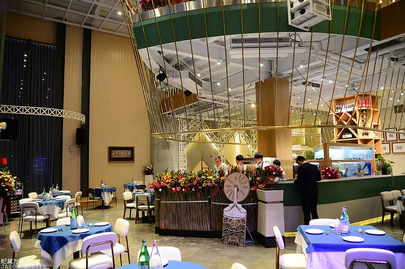 【台中│美食】美食界的諾亞方舟，乘載著生猛海鮮、異國料理，現場音樂表演氣氛滿分。妃黛方舟